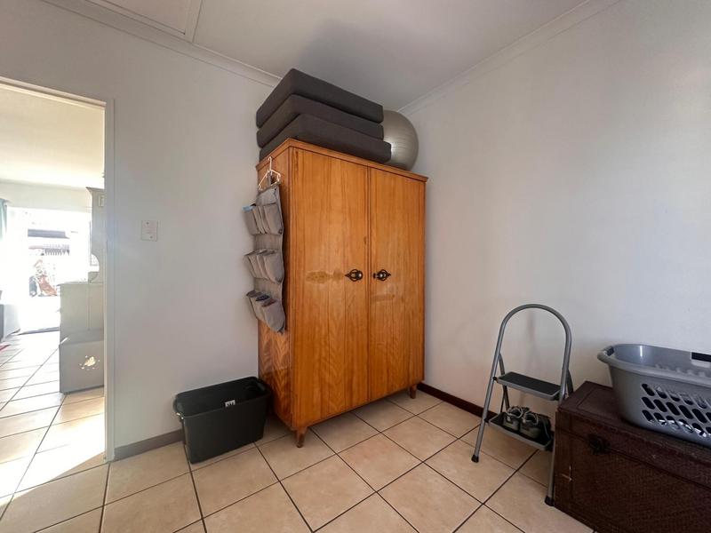 2 Bedroom Property for Sale in Oakglen Western Cape